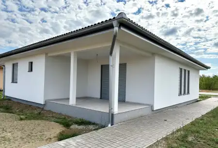 eladó új építésű ingatlan, Mórahalom
