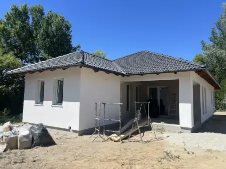 eladó új építésű ingatlan, Veresegyház