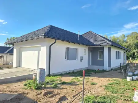 eladó új építésű ingatlan, Veresegyház