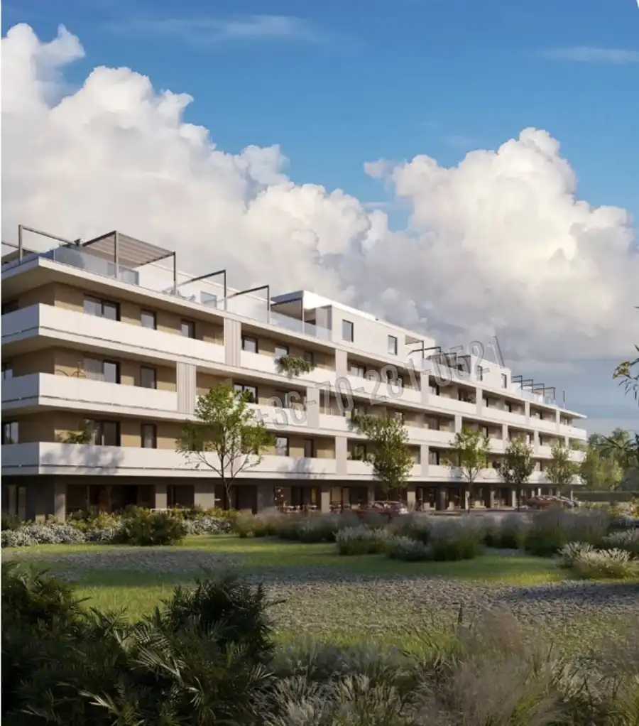 eladó új építésű üzlethelyiség utcai bejáratos, Vác