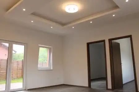 eladó újépítésű ingatlan, Csomád