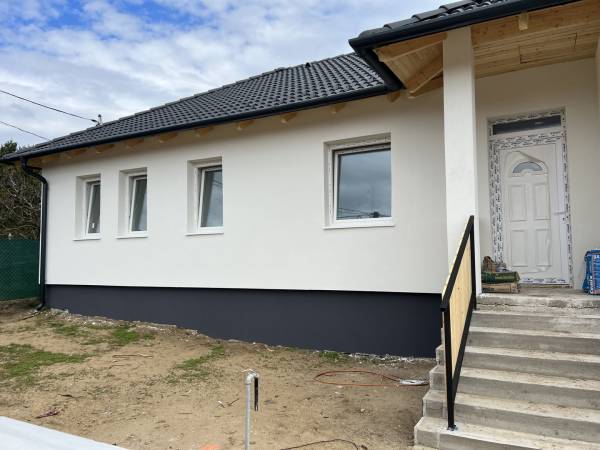 eladó újépítésű ingatlan, Erdőkertes