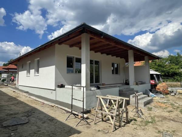 eladó újépítésű ingatlan, Erdőkertes