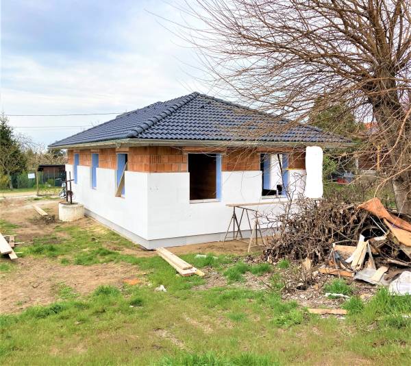 eladó újépítésű ingatlan, Erdőkertes