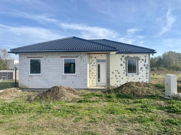 eladó újépítésű ingatlan, Komárom