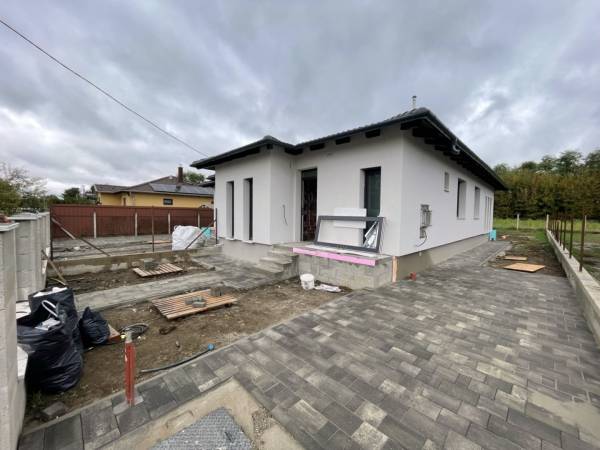 eladó újépítésű ingatlan, Nagytarcsa