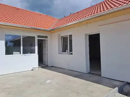 eladó újépítésű ingatlan, Poroszló