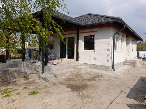 eladó újépítésű ingatlan, Szigetbecse