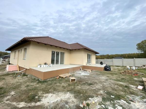 eladó újépítésű ingatlan, Vácrátót