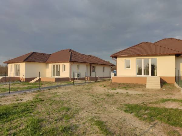 eladó újépítésű ingatlan, Vácrátót