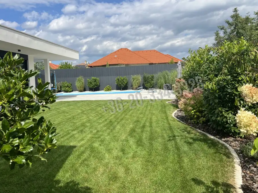 eladó újszerű családi ház, Csömör