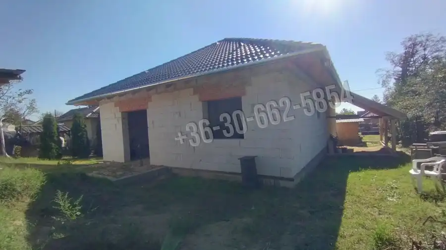 eladó újszerű családi ház, Erdőkertes