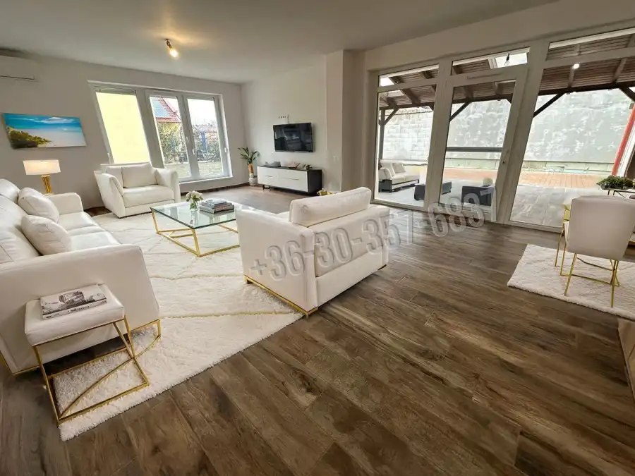 eladó újszerű családi ház, Szeged