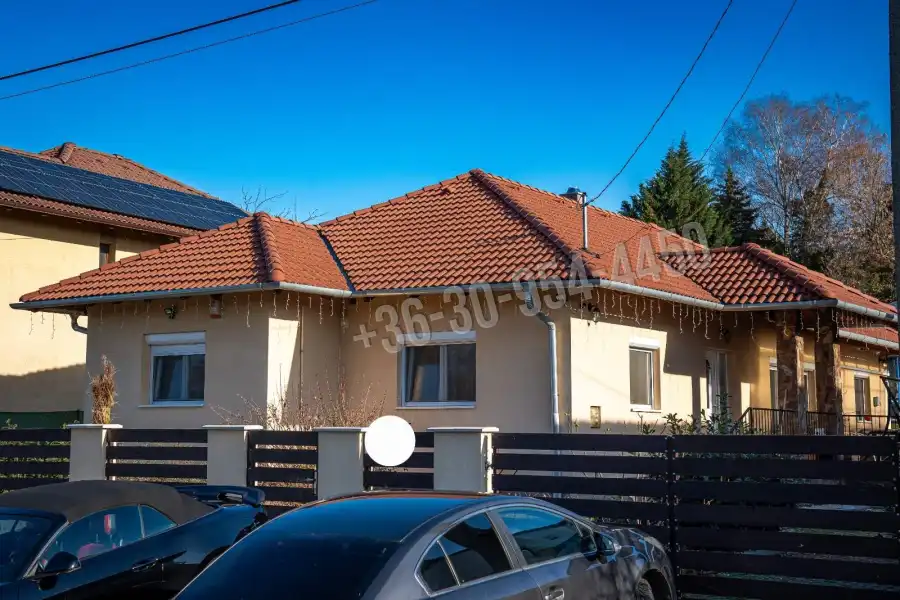 eladó újszerű családi ház, Veresegyház