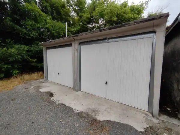 Eladó újszerű garázs, Mohács 15 m² 5.5 M Ft