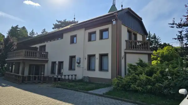 Eladó újszerű gazdasági ingatlan, Pécs 216 m² 220 M Ft + Áfa