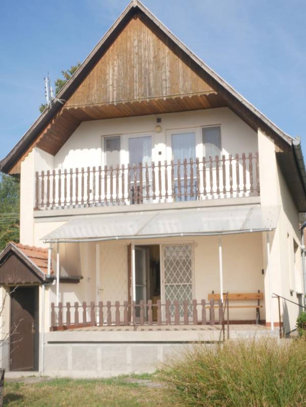 eladó újszerű ingatlan, Albertirsa