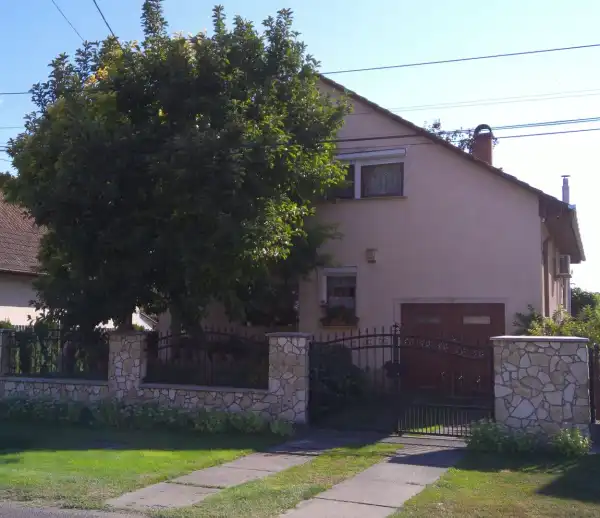 Eladó újszerű ingatlan, Albertirsa 4 szoba 182 m² 129 M Ft