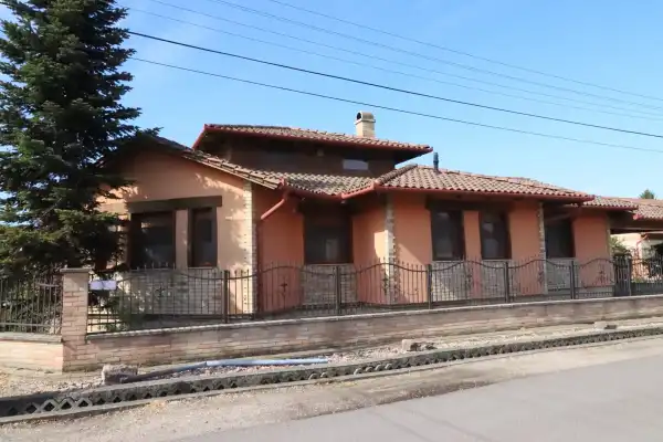 Eladó újszerű ingatlan, Albertirsa 2 szoba 127 m² 130 M Ft