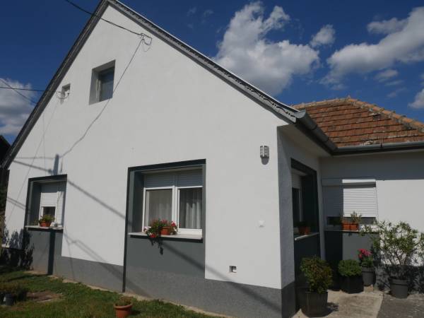 eladó újszerű ingatlan, Albertirsa