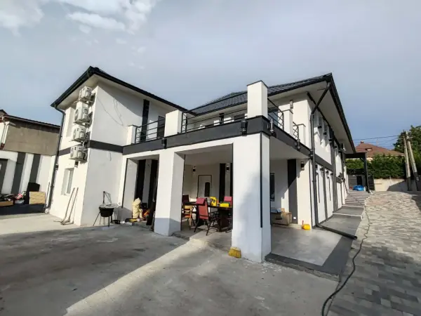 Eladó újszerű ingatlan, Bajót 5 szoba 226 m² 69.9 M Ft