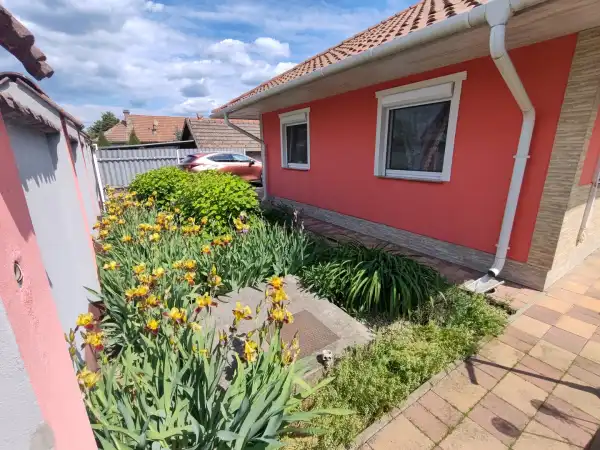 Eladó újszerű ingatlan, Békéscsaba 2 szoba 127 m² 76.5 M Ft