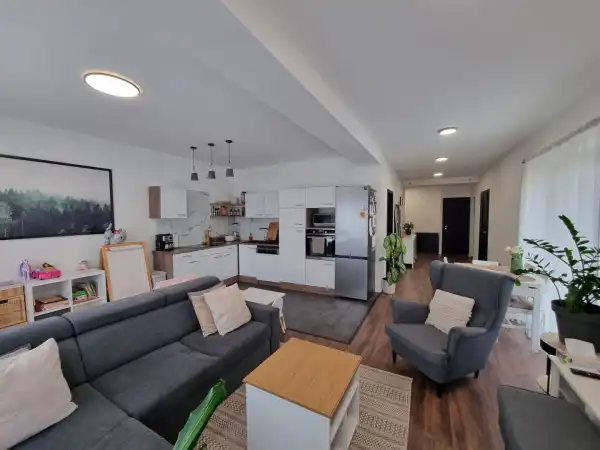 Eladó újszerű ingatlan, Békéscsaba 3 szoba 100 m² 61.9 M Ft