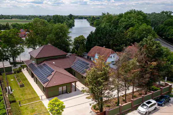 Eladó újszerű ingatlan, Békésszentandrás 3 szoba 418 m² 550 M Ft