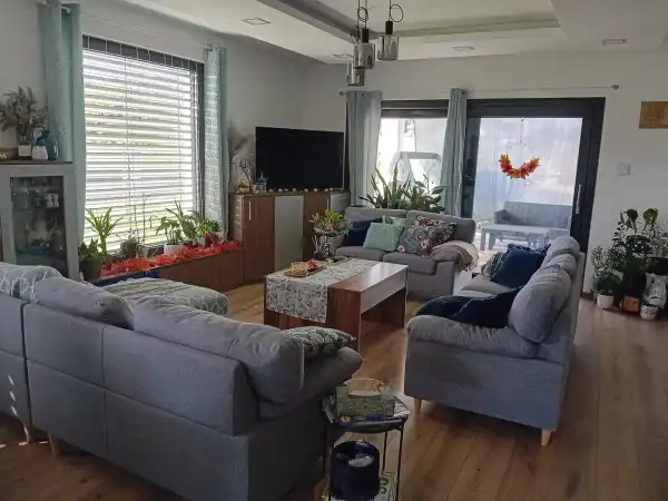 Eladó újszerű ingatlan, Boncodfölde 4 szoba 255 m² 143.9 M Ft