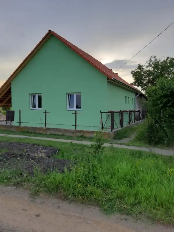 Eladó újszerű ingatlan, Bucsa 2 szoba 670 m² 30 M Ft