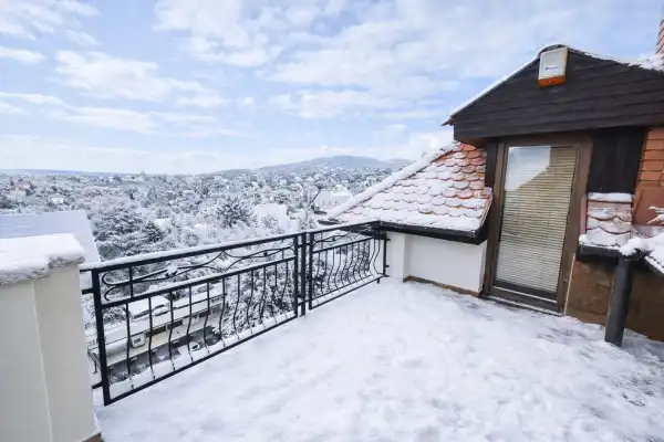 Eladó újszerű ingatlan, Budapest, XII. kerület 7+2 szoba 470 m² 649 M Ft