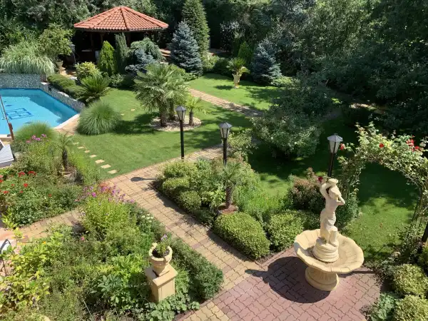 Eladó újszerű ingatlan, Budapest, XVI. kerület 6+1 szoba 350 m² 429 M Ft
