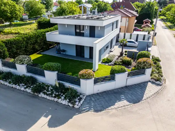 Eladó újszerű ingatlan, Budapest, XXII. kerület 4 szoba 239 m² 399 M Ft