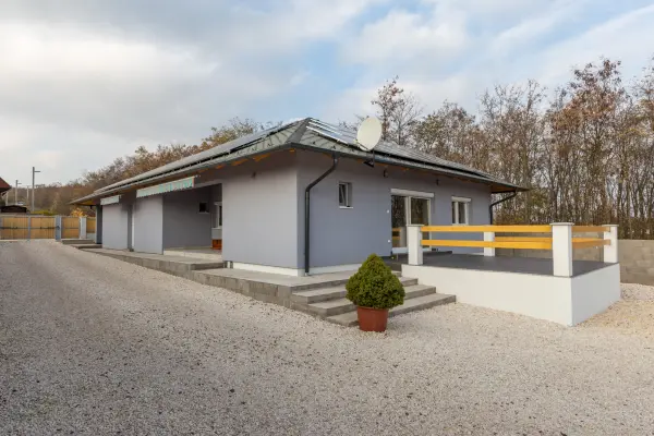 Eladó újszerű ingatlan, Csomád 2+4 szoba 180 m² 190 M Ft