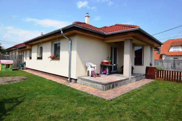 eladó újszerű ingatlan, Délegyháza