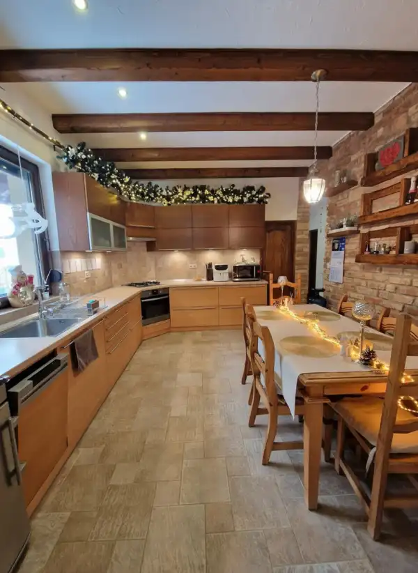 Eladó újszerű ingatlan, Délegyháza 4+2 szoba 120 m² 142.9 M Ft