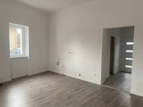 eladó újszerű ingatlan, Dunakeszi