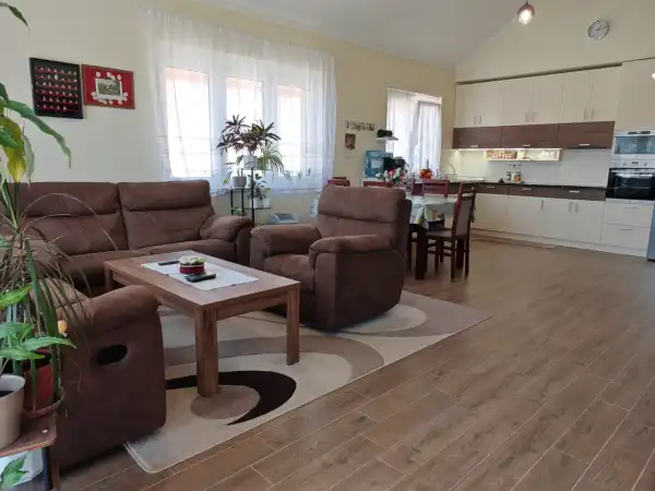 Eladó újszerű ingatlan, Eger 4+1 szoba 187 m² 199.5 M Ft