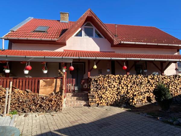 eladó újszerű ingatlan, Felsőtárkány