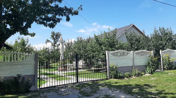 eladó újszerű ingatlan, Gönc