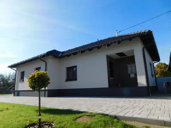 Eladó újszerű ingatlan, Karmancs 3 szoba 1935 m² 88.5 M Ft