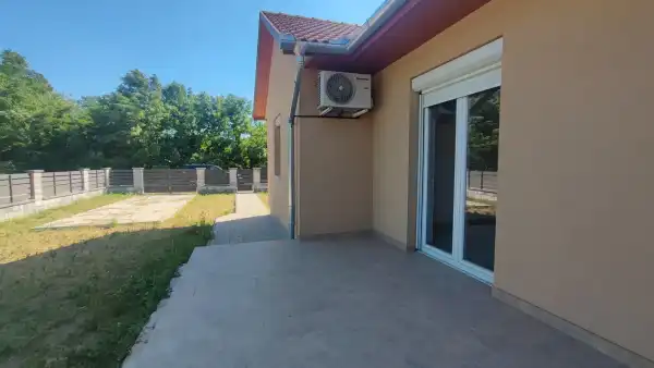 Eladó újszerű ingatlan, Kóka 4 szoba 79 m² 65.9 M Ft