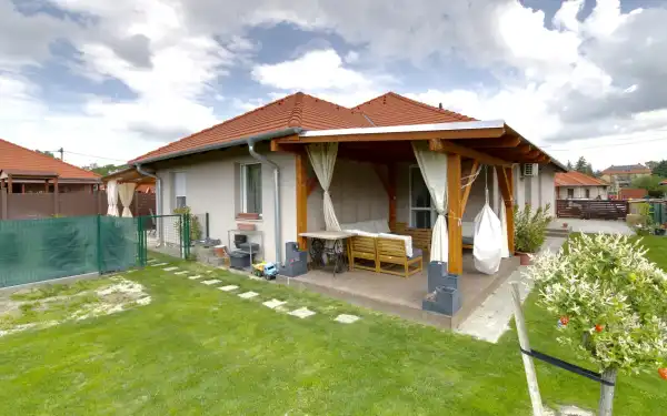 Eladó újszerű ingatlan, Ócsa 4 szoba 100 m² 86.99 M Ft
