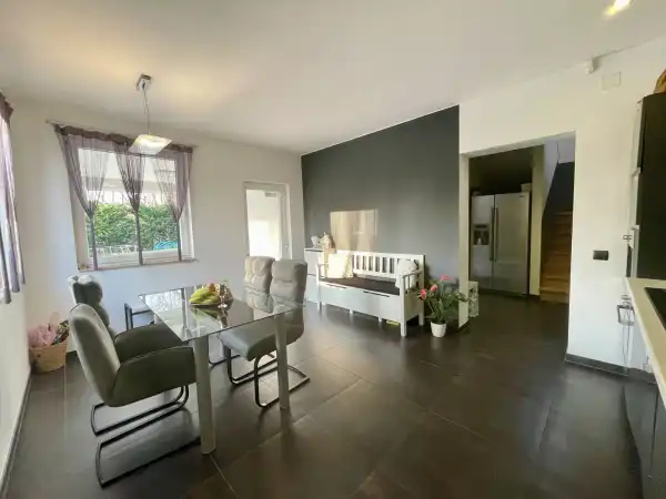 Eladó újszerű ingatlan, Oroszlány 5+3 szoba 170 m² 108 M Ft