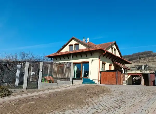 Eladó újszerű ingatlan, Rád 2+2 szoba 140 m² 140 M Ft + Áfa