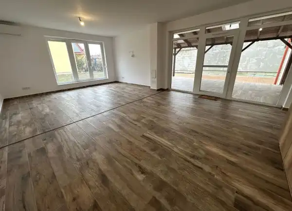 Eladó újszerű ingatlan, Szeged 6 szoba 198 m² 250 M Ft