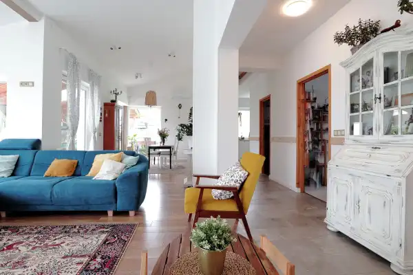 Eladó újszerű ingatlan, Szeged 5 szoba 200 m² 205 M Ft