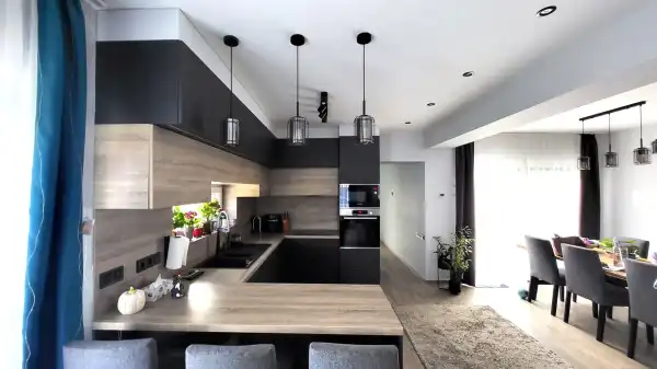 Eladó újszerű ingatlan, Székesfehérvár 4 szoba 135 m² 106.9 M Ft