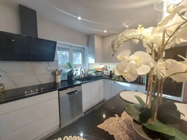 Eladó újszerű ingatlan, Szigethalom 4 szoba 72 m² 76.9 M Ft