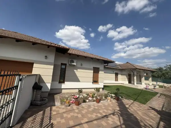 Eladó újszerű ingatlan, Szigetszentmiklós 5+2 szoba 255 m² 264 M Ft